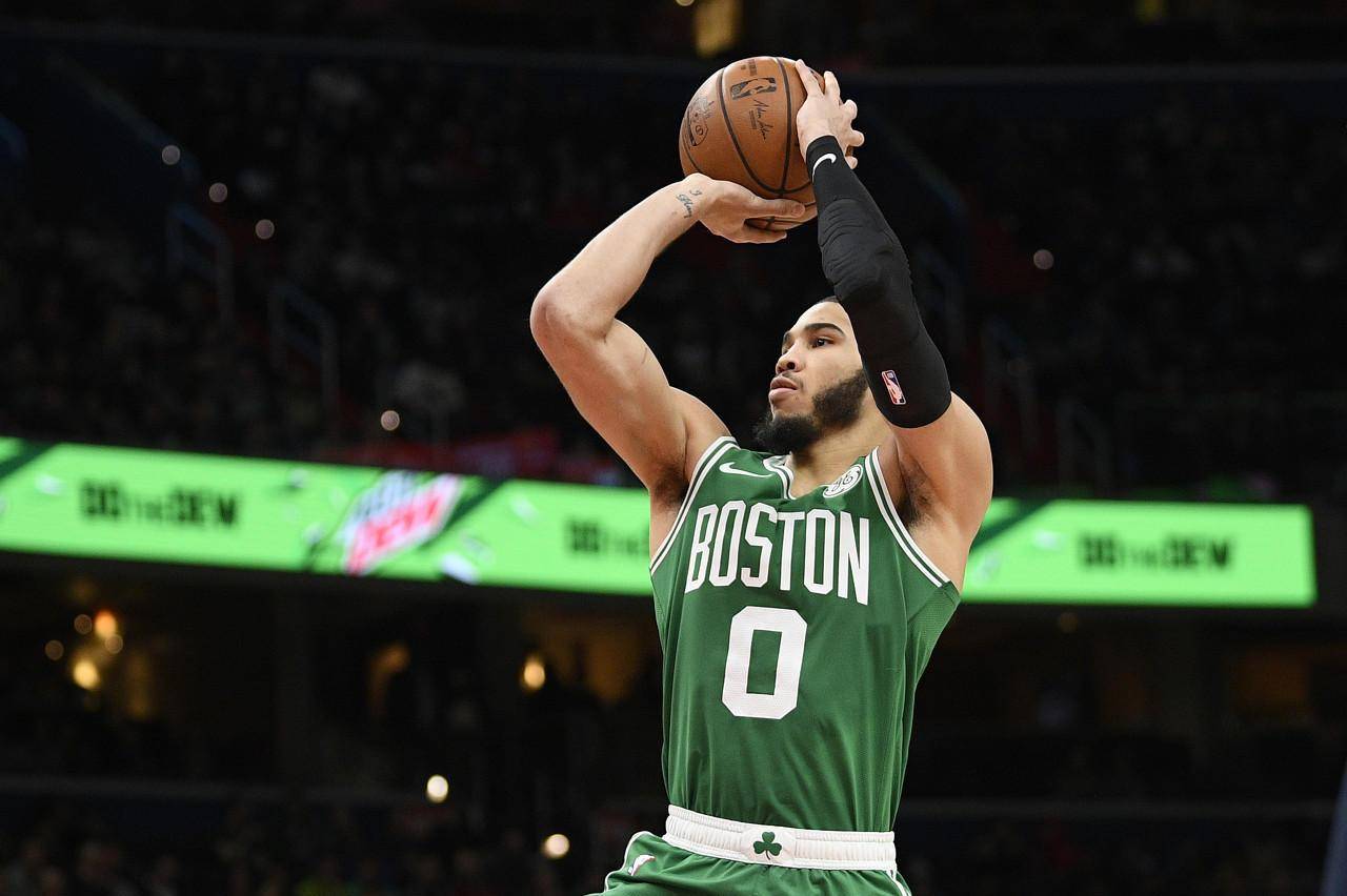 开云体育官网-波士顿凯尔特人今夜单刀错失，志在NBA常规赛名次提升，球迷炸锅，医务组通报恢复的简单介绍