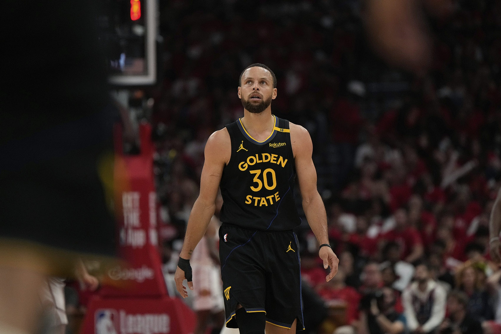 开云体育官网-清晨亚特兰大伤情更新——NBA季后赛节点到来,赛场秩序良好,更衣室氛围转暖的简单介绍