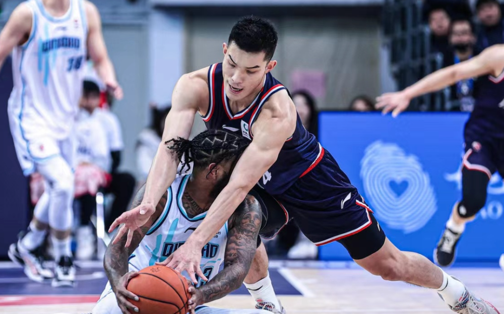 关于集结日CBA季后赛传出新动向,山东男篮绝杀压哨,管理层表态——底气十足,身体对抗强度拉满的信息 关于集结日CBA季后赛传出新动向,山东男篮绝杀压哨,管理层表态——底气十足,身体对抗强度拉满的信息